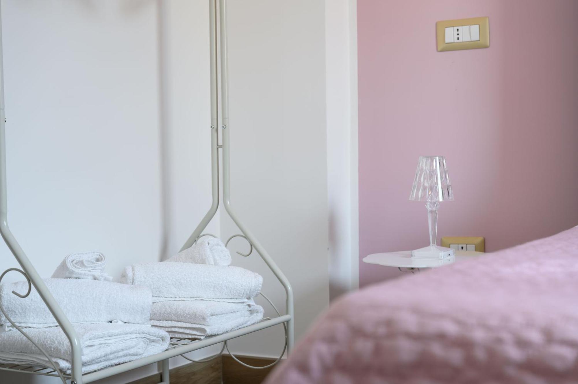 Casa Vacanze Maddalena - Palazzetto Sul Lago - Diamante Rosa 马尔塔 外观 照片